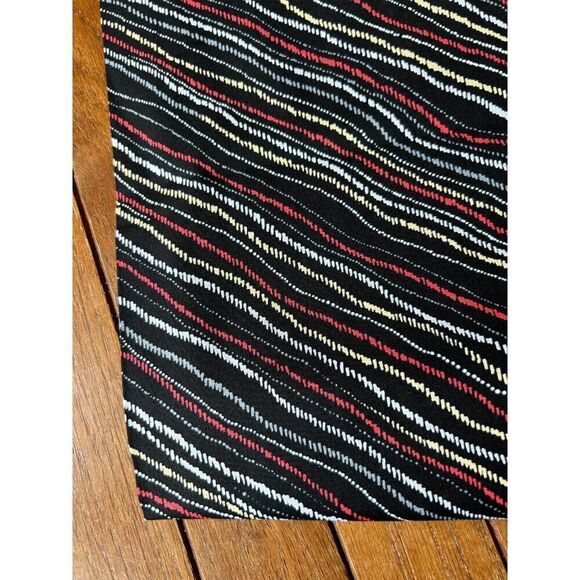 3 Yards "Velo" by Alice Kennedy for Timeless Treasures Quilted Fabric Black Red - Picture 2 of 4